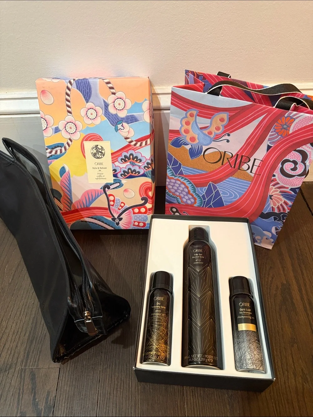LIMITED EDITION Oribe Gift Set Très Set, Dry Texture Spray, Dry Shampoo & Bag